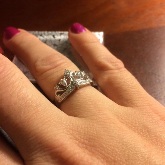 18k wgp over silver Crown Tiara CZ Ring Size 8 - Picture 3 of 3
